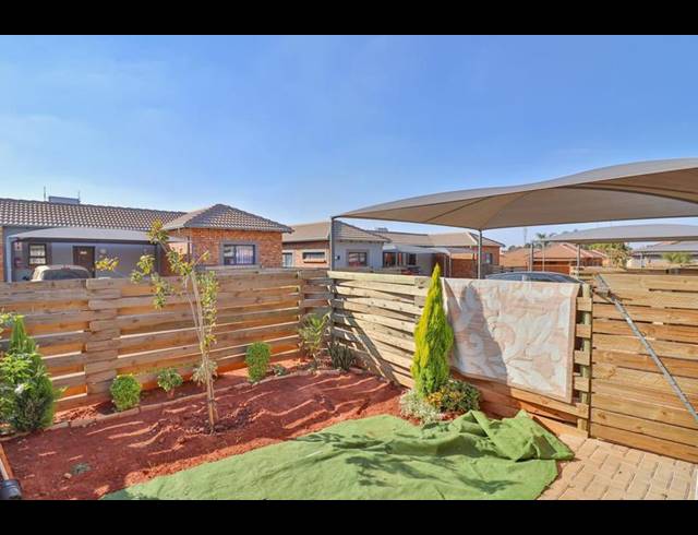 2 BEDROOM TOWNHOUSE FOR SALE IN CLARINA